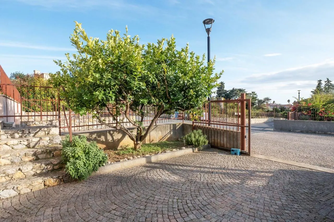 Babyaccommodation Family Garden Borgio Verezzi Apartment
